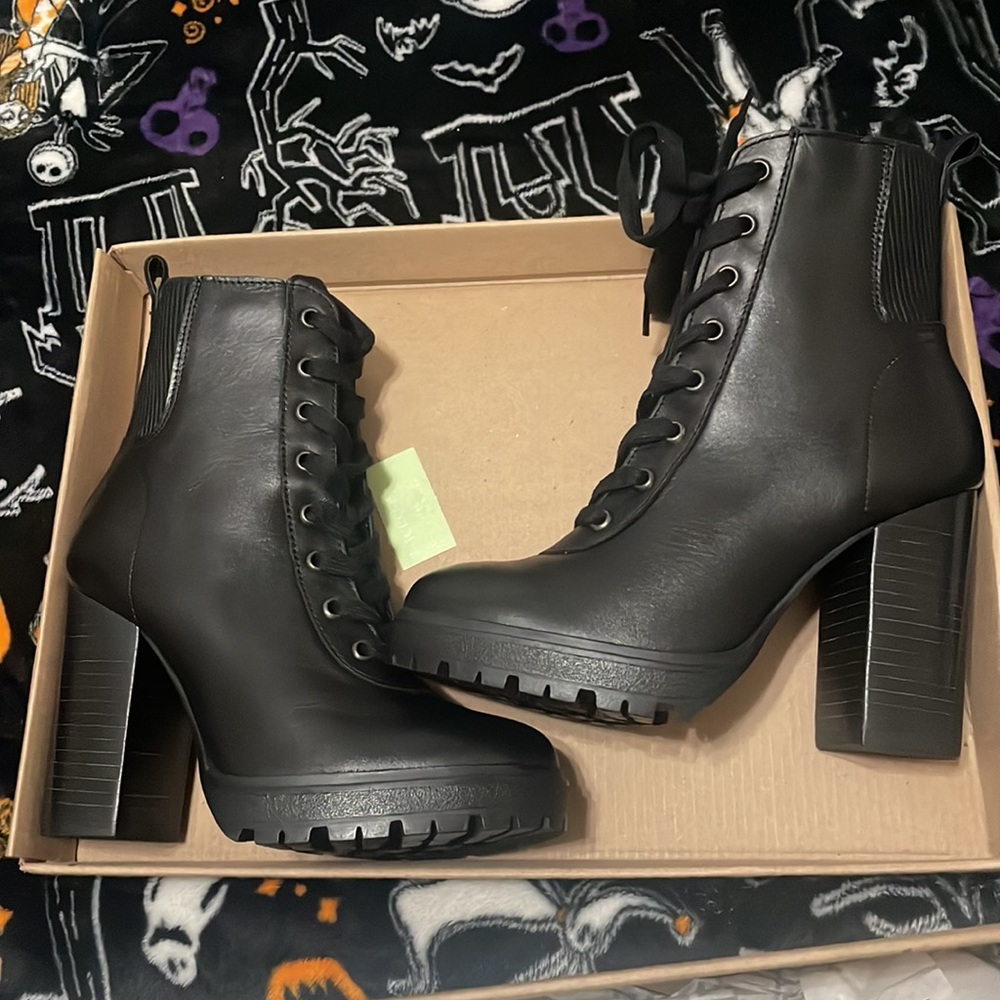 Brand new never worn Steve Madden boots - Picture 3 of 5
